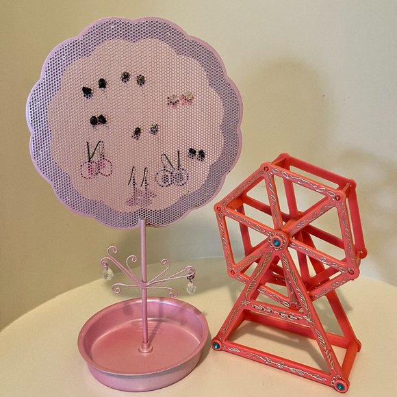 Fun and Stylish Earring Hangers with Jewelry dish - Picture 2 of 5